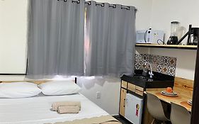 Flat com ar e varanda com linda vista para o Ibituruna - Vôo Livre 203
